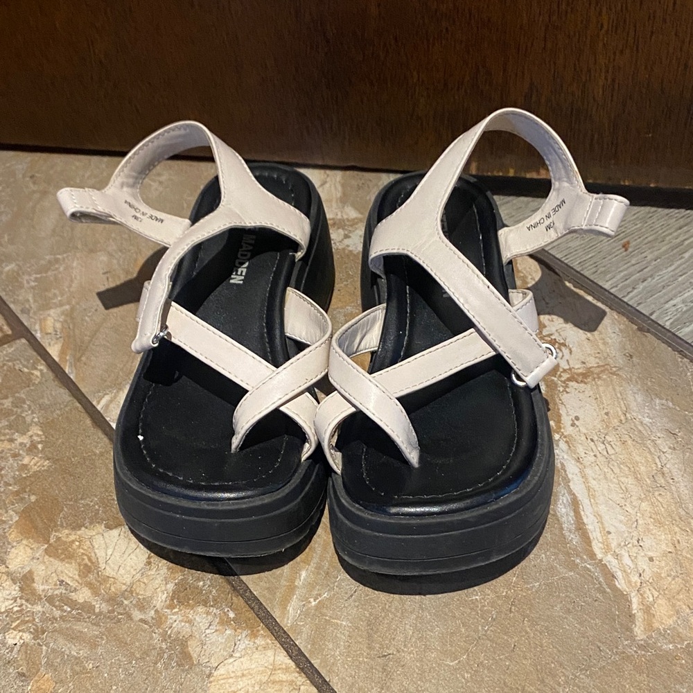 Steve Madden Cream and Black Platform Strappy Sandals